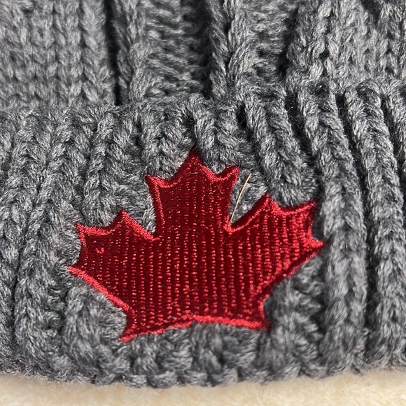 A grey winter toque for men or women   It stretches too - Picture 2 of 3